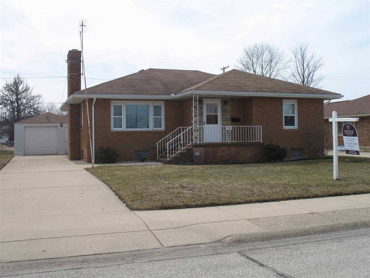 709 W 10th St, Mishawaka, IN 46544 photo 3