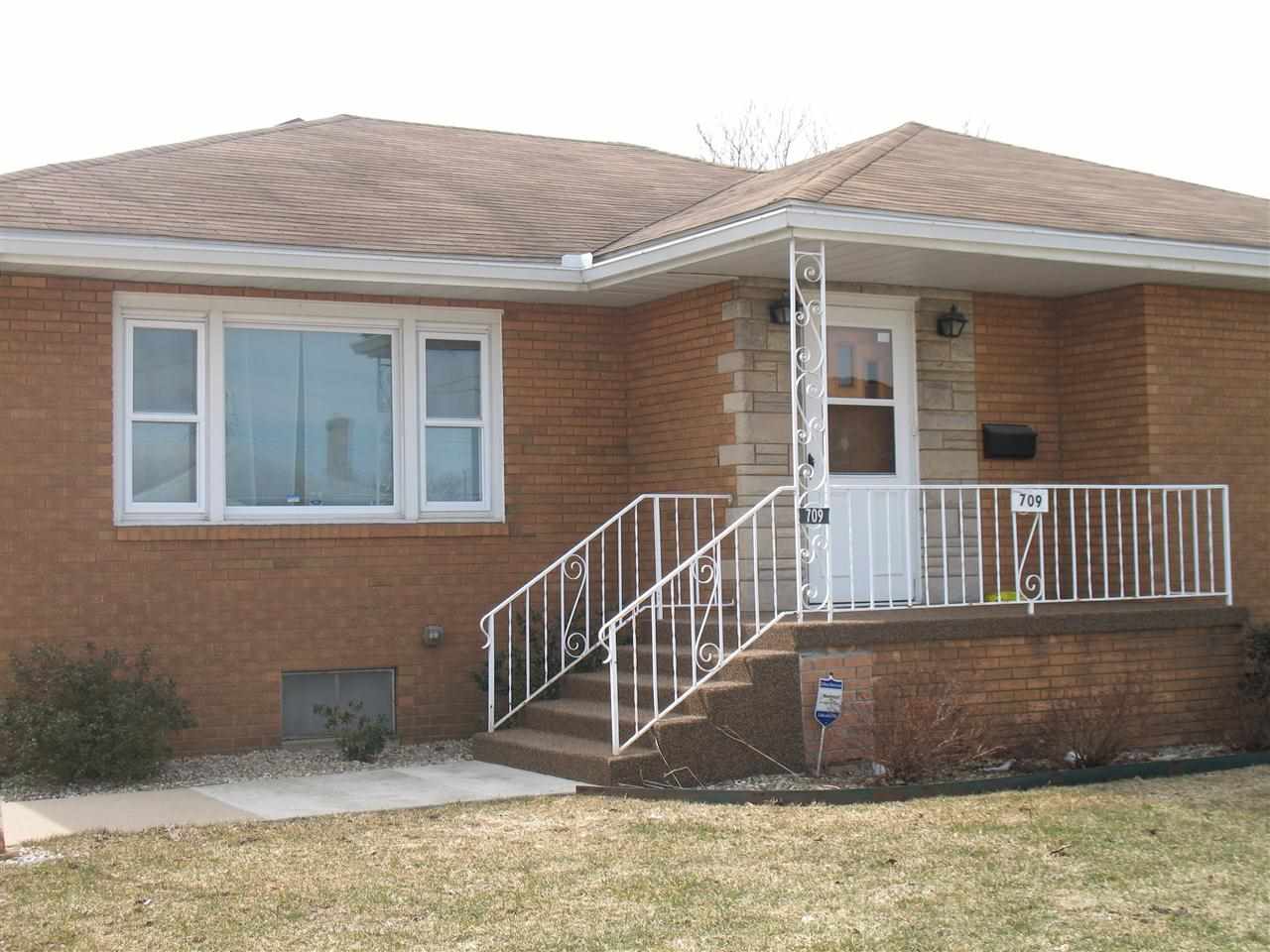 709 W 10th St, Mishawaka, IN 46544 photo 2