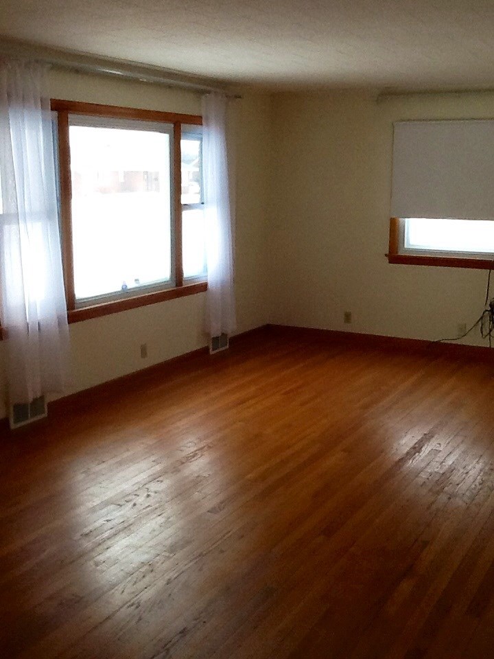 709 W 10th St, Mishawaka, IN 46544 photo 4