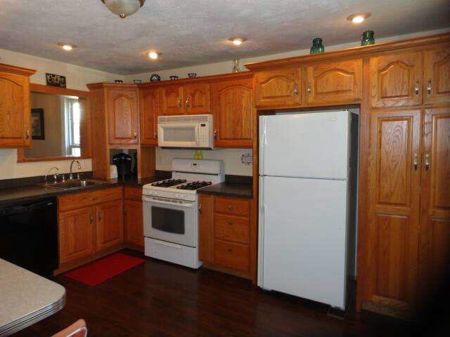 611 S 3rd St, Goshen, IN 46526 photo 3
