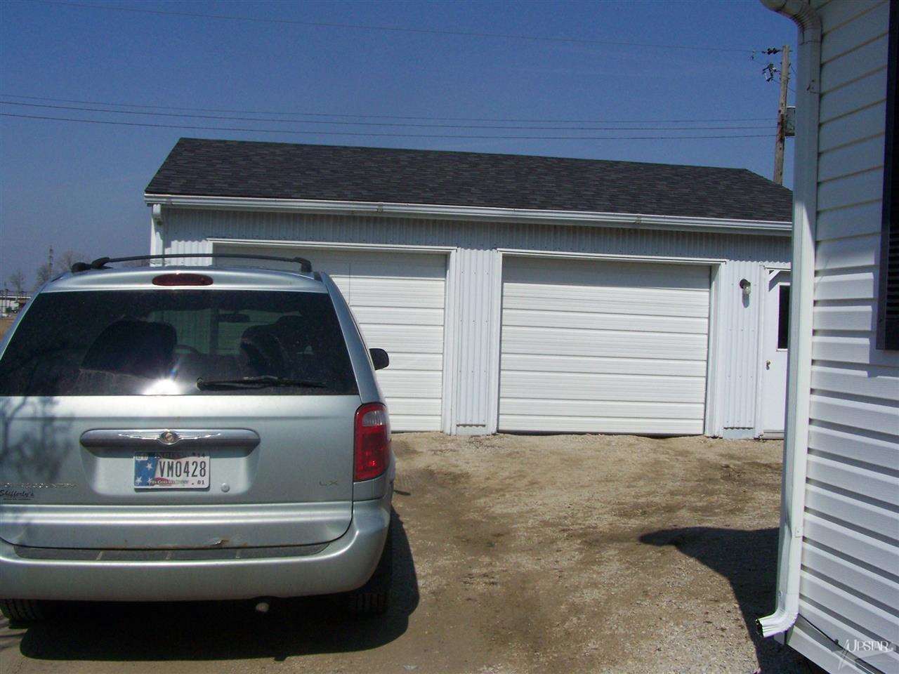 1110 Marshall St, Decatur, IN 46733 photo 2
