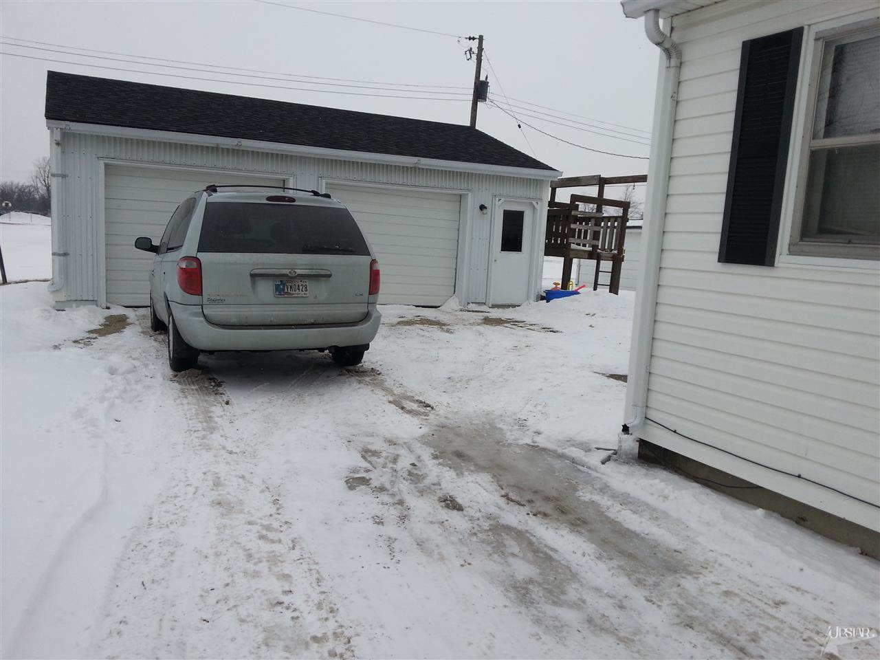 1110 Marshall St, Decatur, IN 46733 photo 3