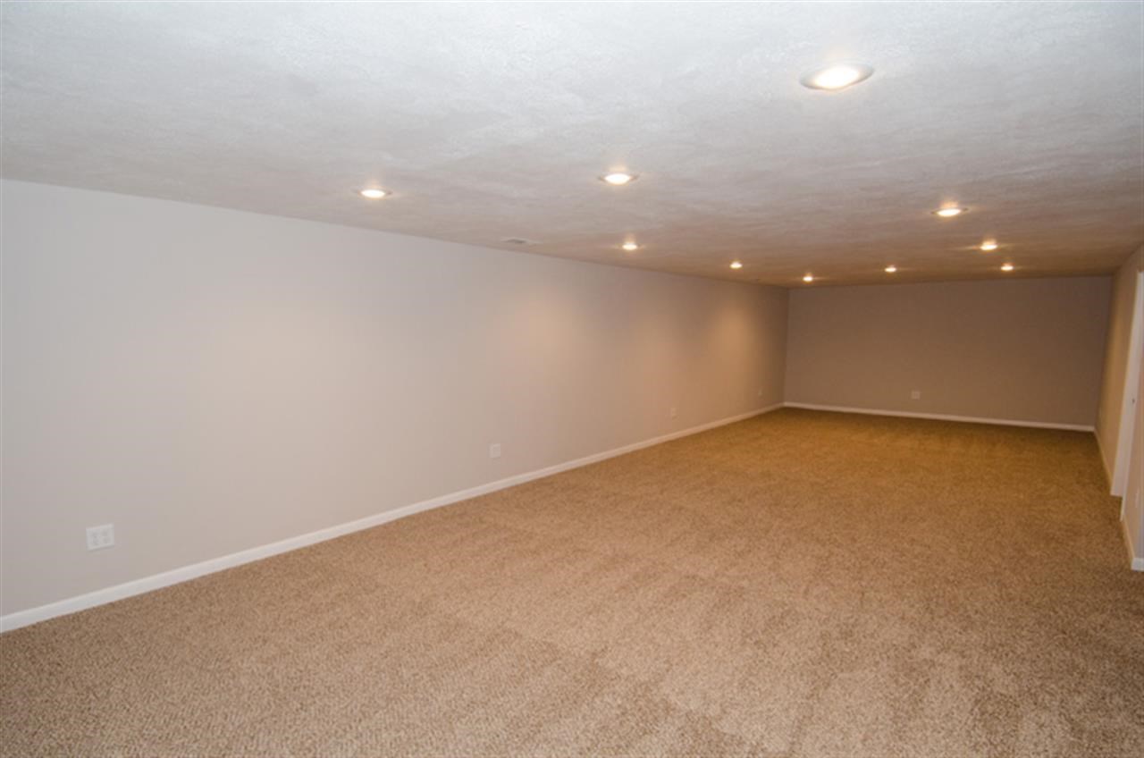 16340 Fairfield Ln, Granger, IN 46530 photo 9