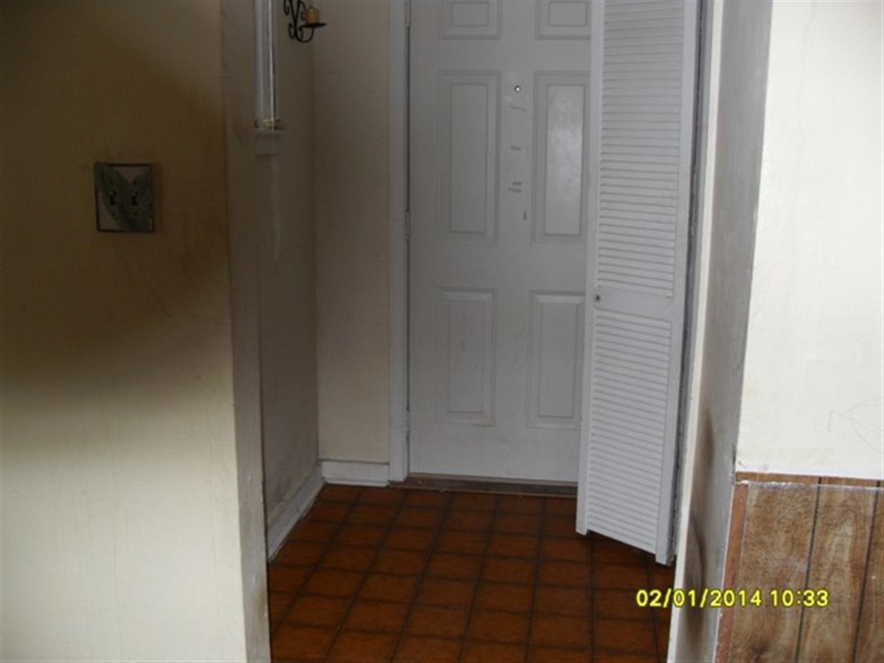 933 W Lusher Ave, Elkhart, IN 46517 photo 2