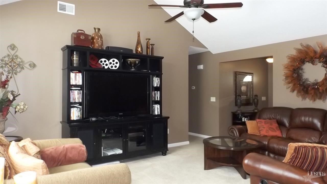 12402 Tanzanite Ct, Fort Wayne, IN 46818 photo 3