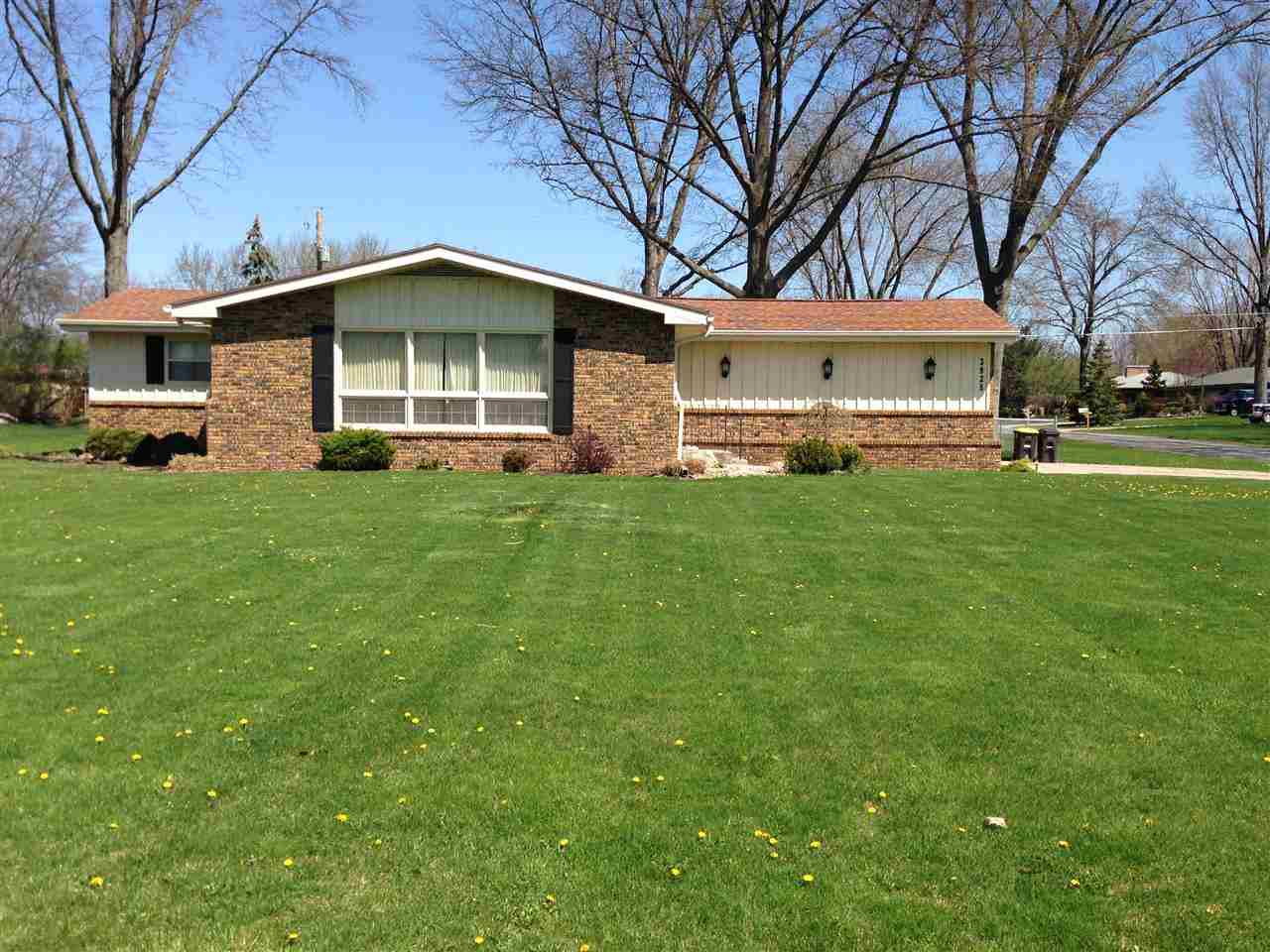 3925 Oak Park Dr, Fort Wayne, IN 46815 photo 1