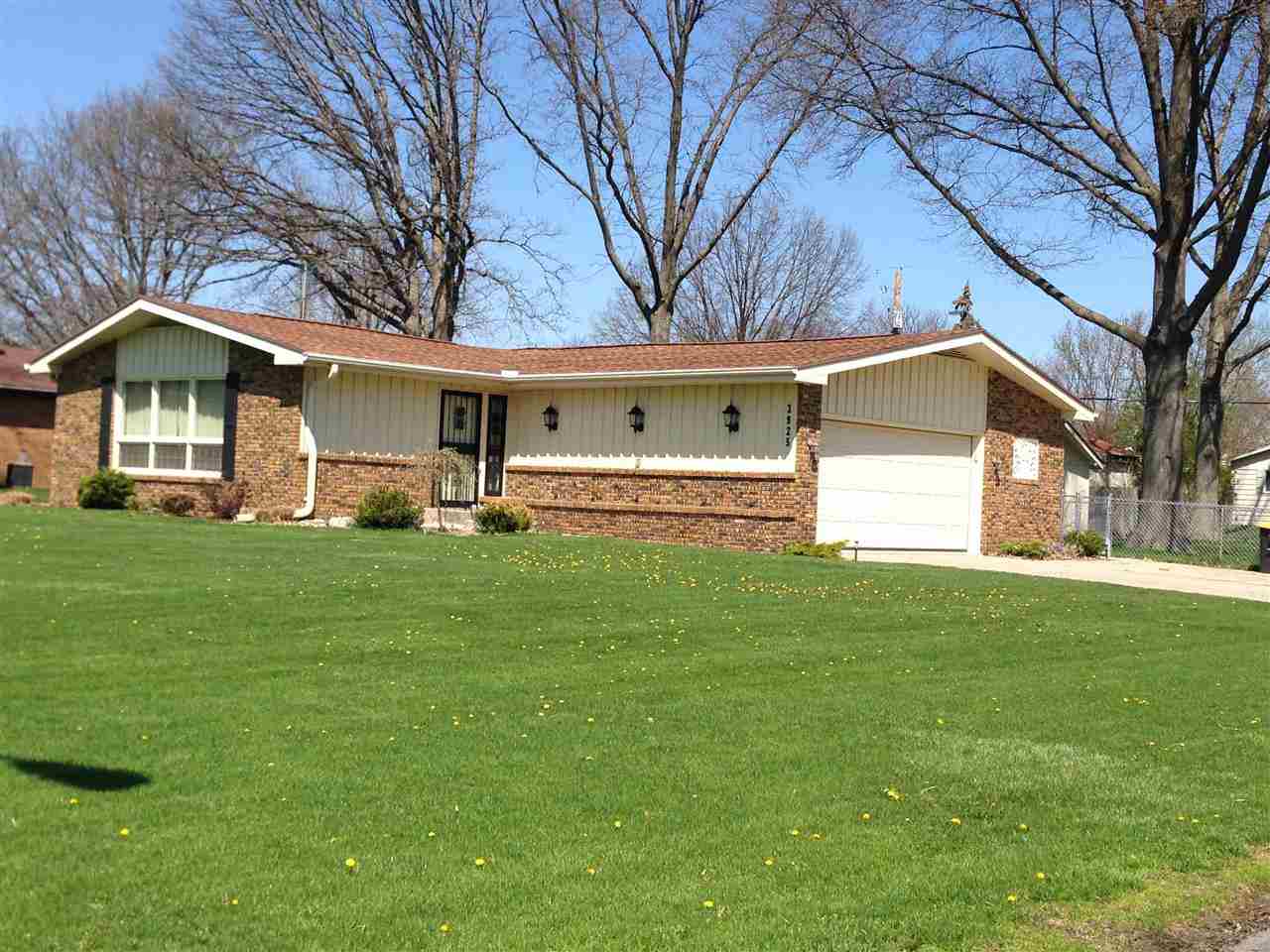 3925 Oak Park Dr, Fort Wayne, IN 46815 photo 2