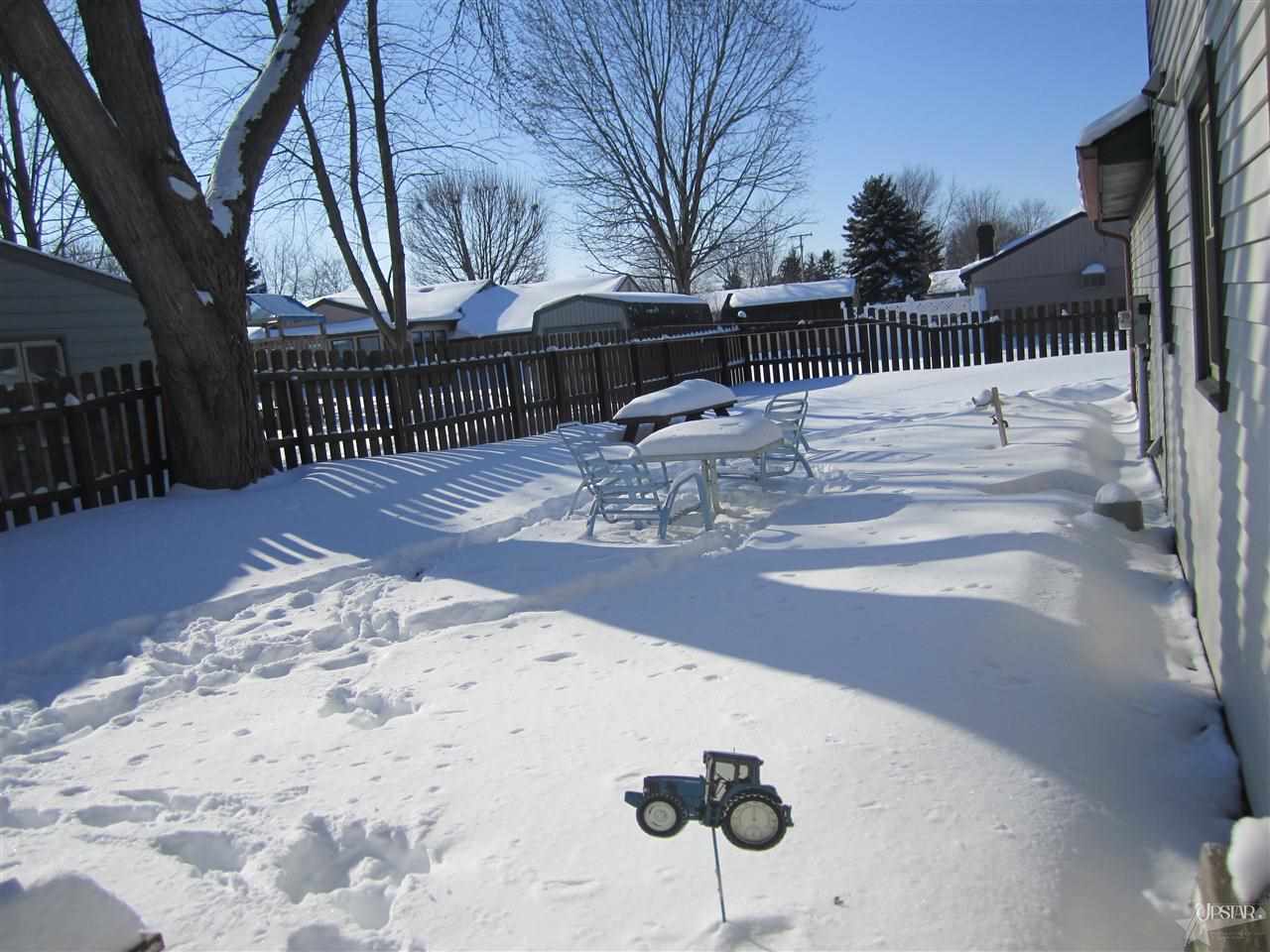 1215 Mcintyre Dr, Auburn, IN 46706 photo 4