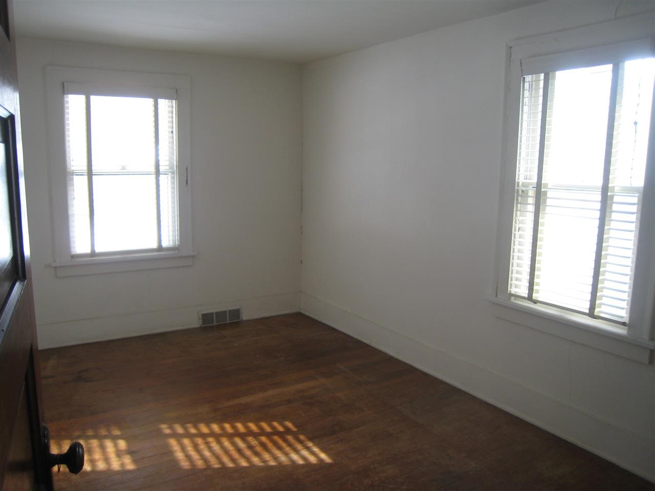1733 Marine St, South Bend, IN 46613 photo 10