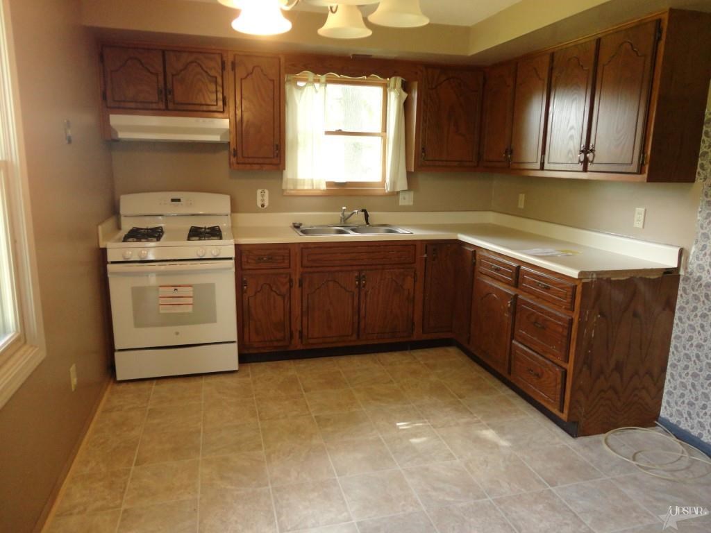 708 E Mill St, Ossian, IN 46777 photo 4