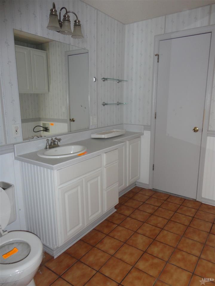 708 E Mill St, Ossian, IN 46777 photo 10