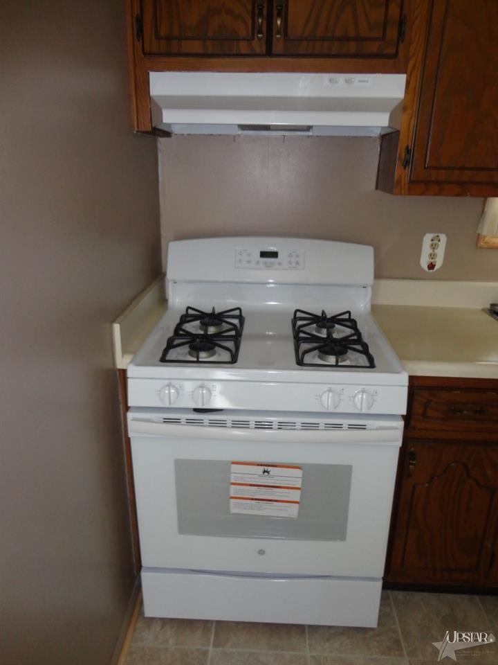 708 E Mill St, Ossian, IN 46777 photo 5