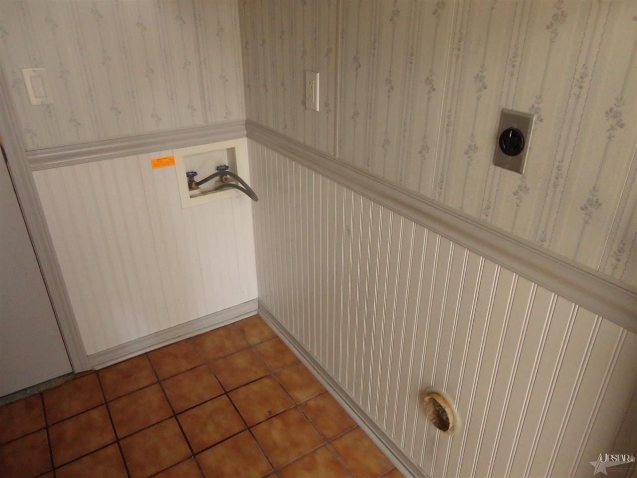 708 E Mill St, Ossian, IN 46777 photo 11