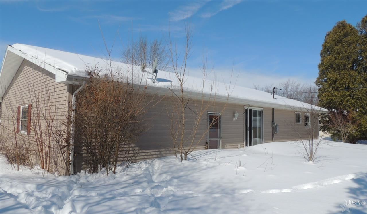 410 N Meadow Ln, Kendallville, IN 46755 photo 2
