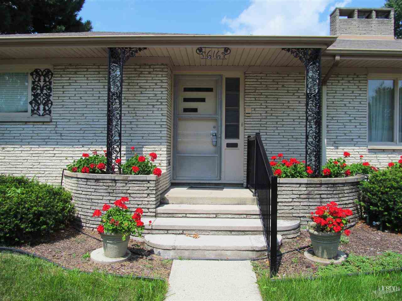 616 Roxbury Ct, Fort Wayne, IN 46807 photo 2