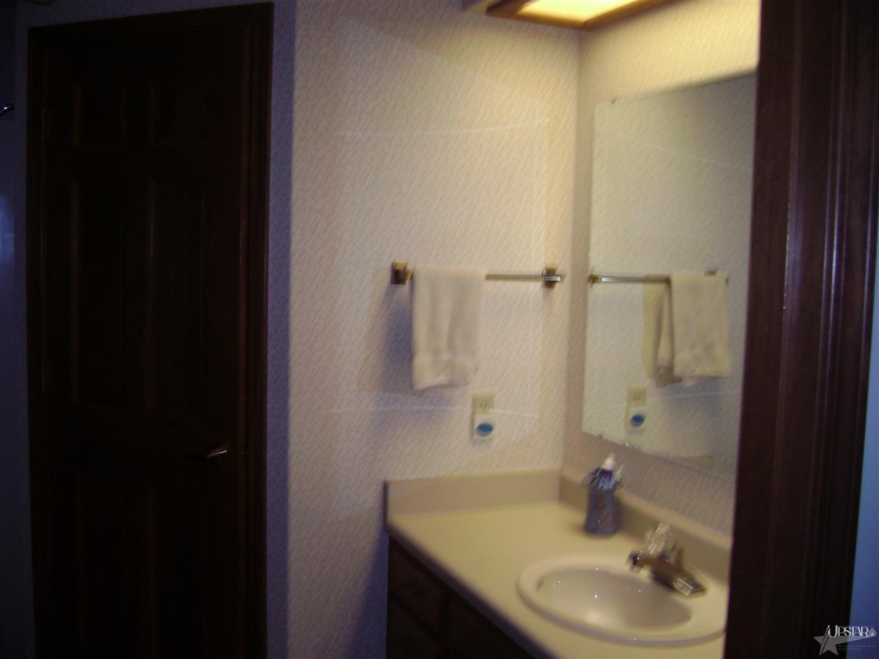 8024 Calera Ct, Fort Wayne, IN 46818 photo 2