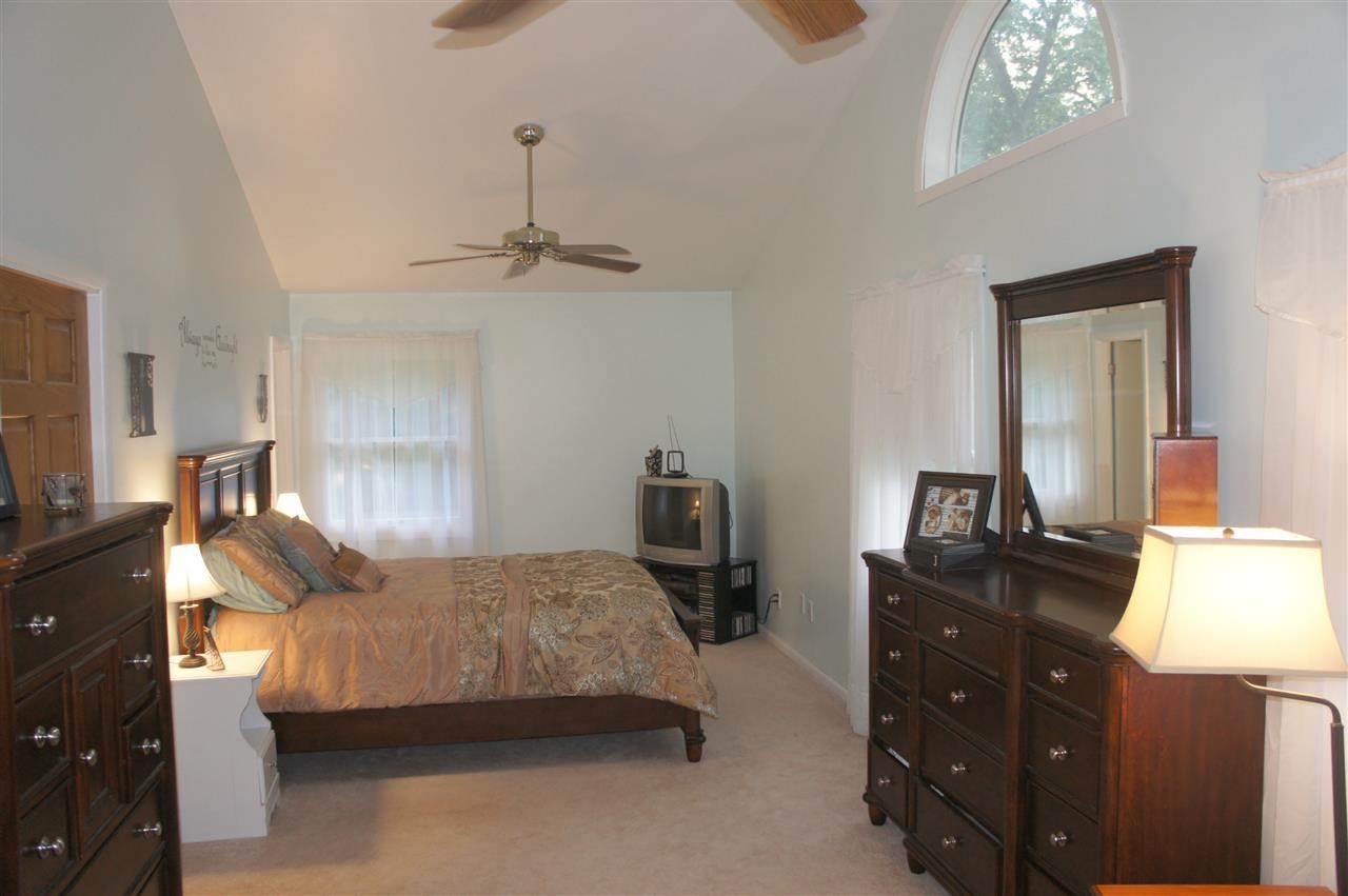 25822 Meadow Oak Ln, Elkhart, IN 46514 photo 17