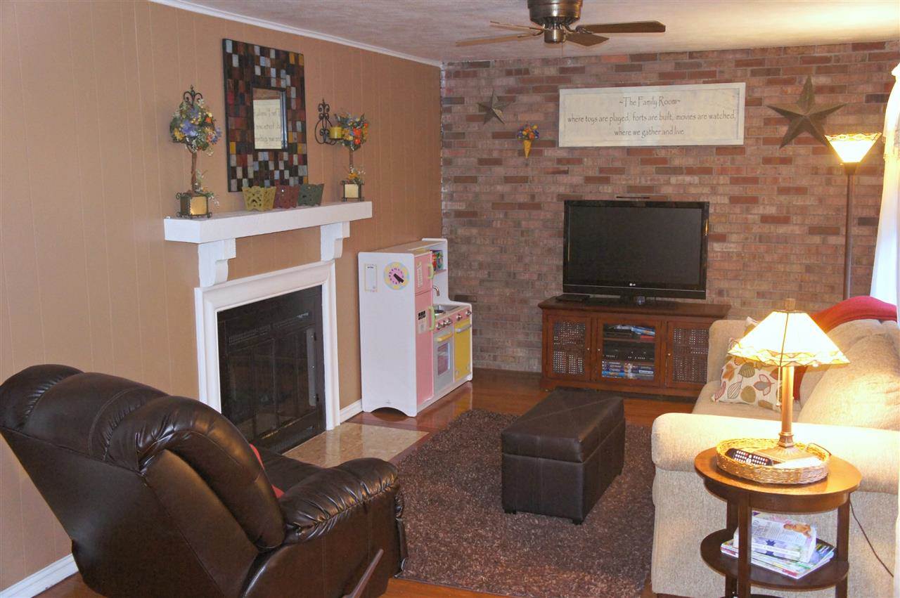 25822 Meadow Oak Ln, Elkhart, IN 46514 photo 2