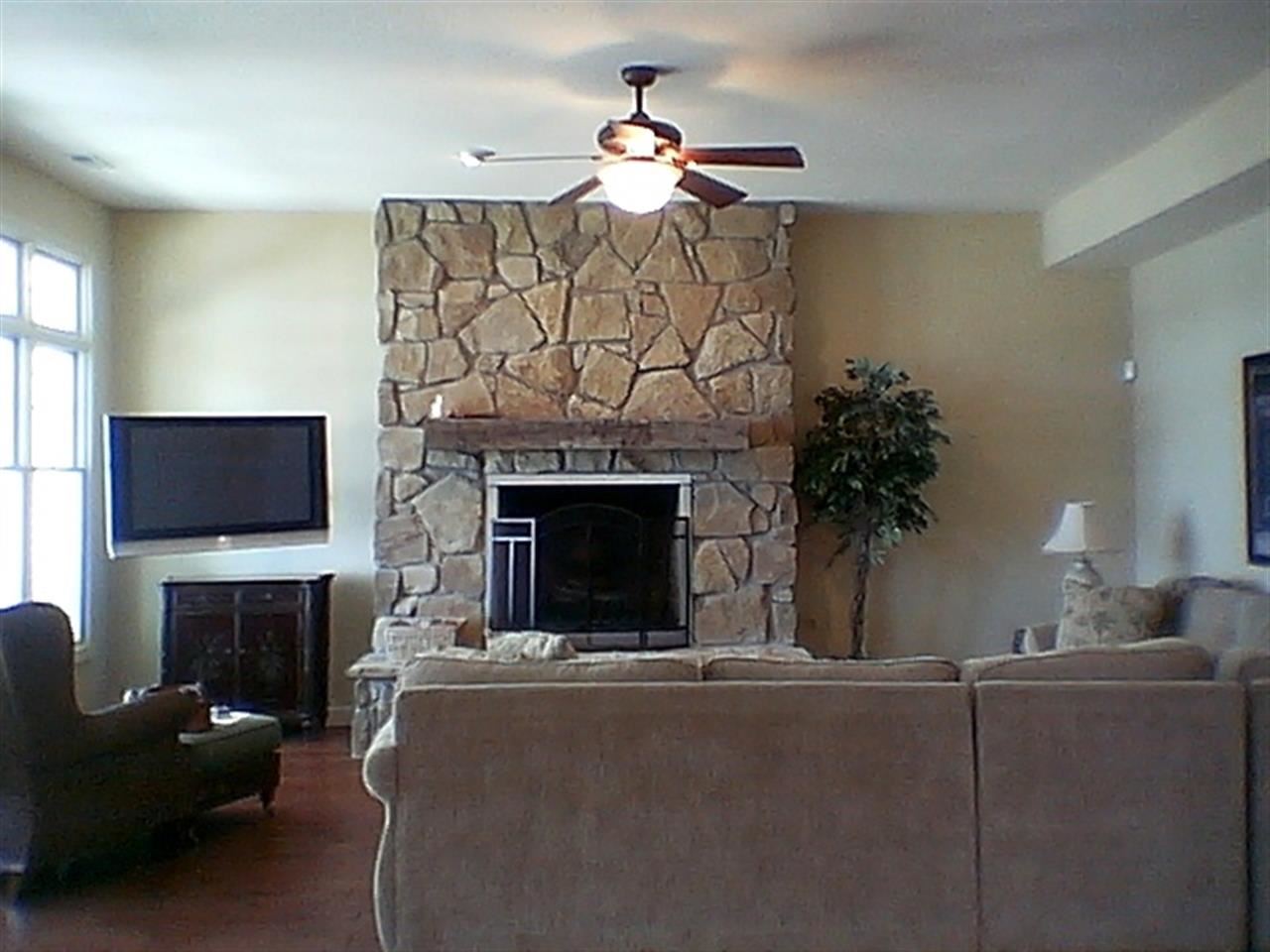 11572 N Sunrise Dr, Syracuse, IN 46567 photo 2