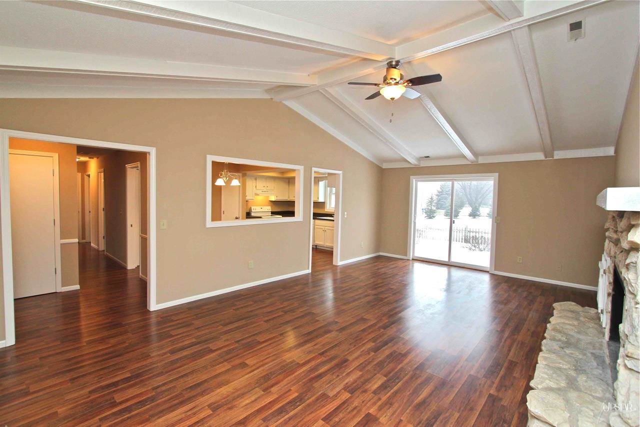 6313 Londonderry Ln, Fort Wayne, IN 46835 photo 2