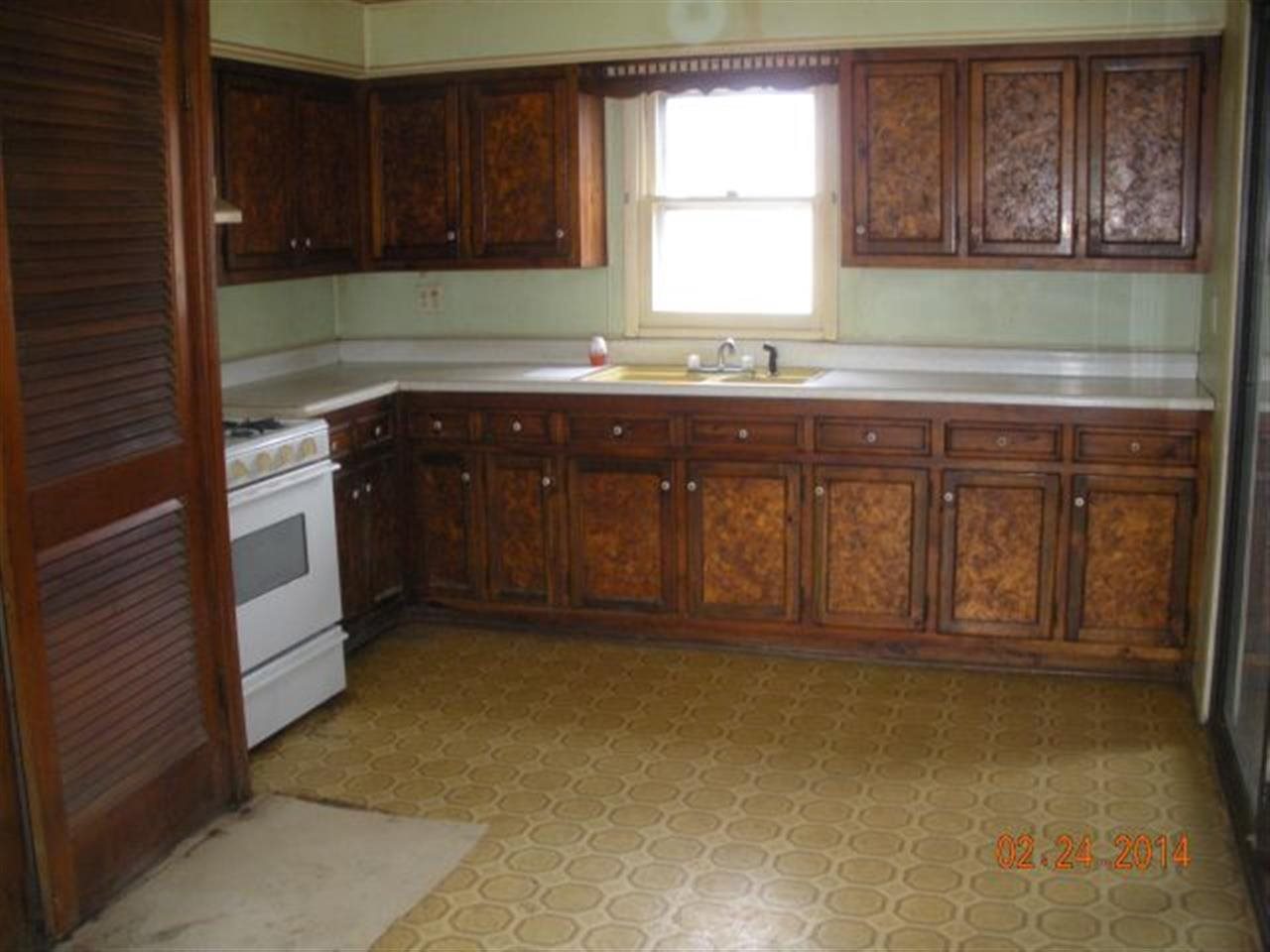 204 S Kentucky Ave, Chandler, IN 47610 photo 4