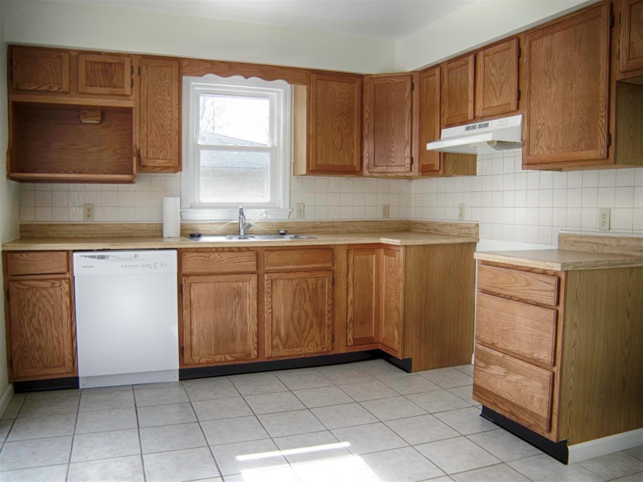 313 Hillcrest Dr, Newburgh, IN 47630 photo 2