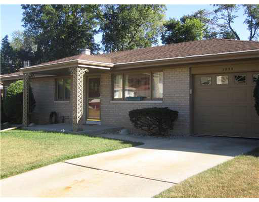 2254 Ribourde Dr, South Bend, IN 46628 photo 2