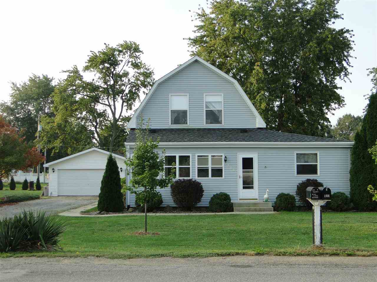 209 W Walnut St, Chalmers, IN 47929 photo 3