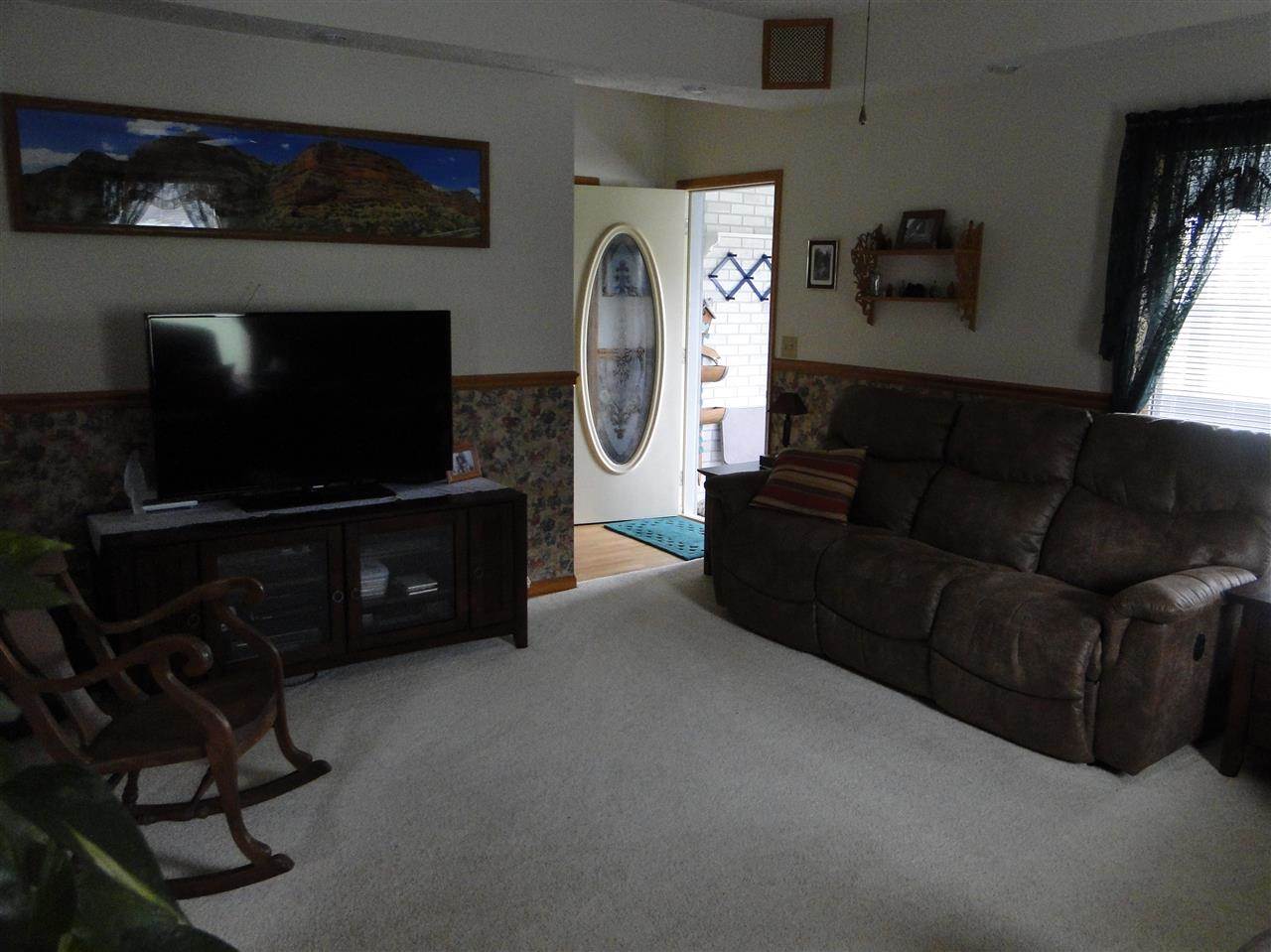 209 W Walnut St, Chalmers, IN 47929 photo 6