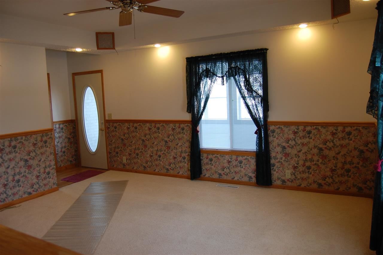 209 W Walnut St, Chalmers, IN 47929 photo 8