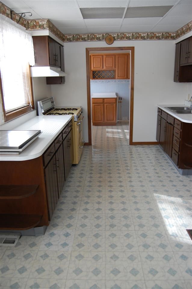 209 W Walnut St, Chalmers, IN 47929 photo 14