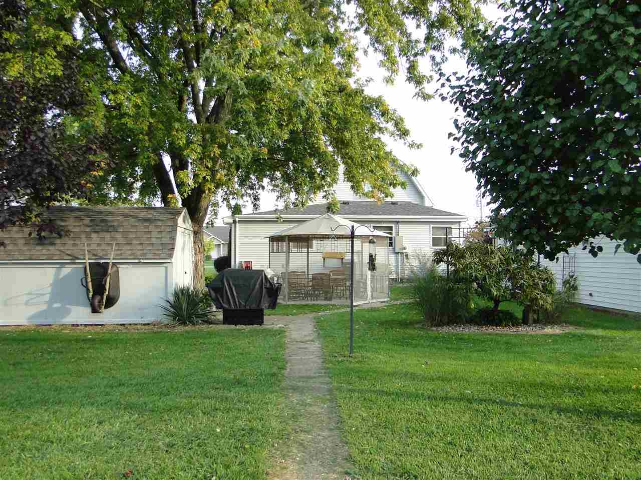 209 W Walnut St, Chalmers, IN 47929 photo 28