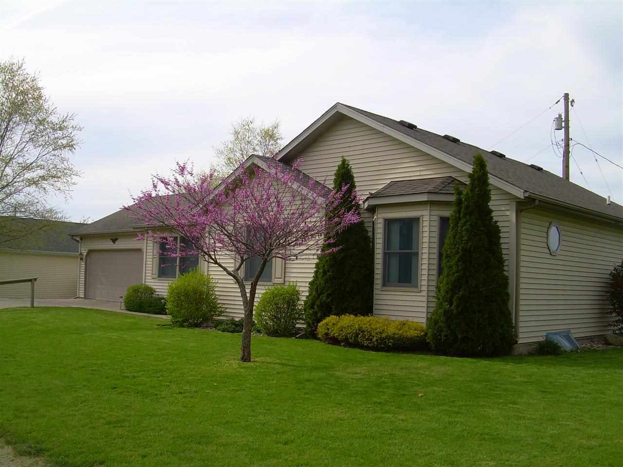 102 Booth Dr, Wolcottville, IN 46795 photo 1