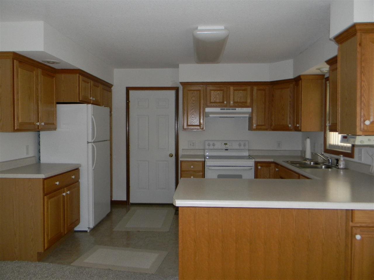 102 Booth Dr, Wolcottville, IN 46795 photo 8