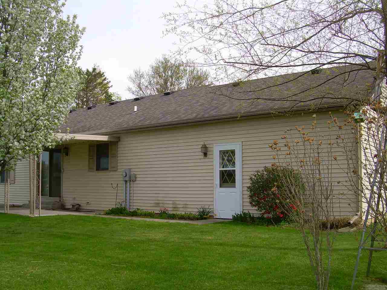 102 Booth Dr, Wolcottville, IN 46795 photo 5