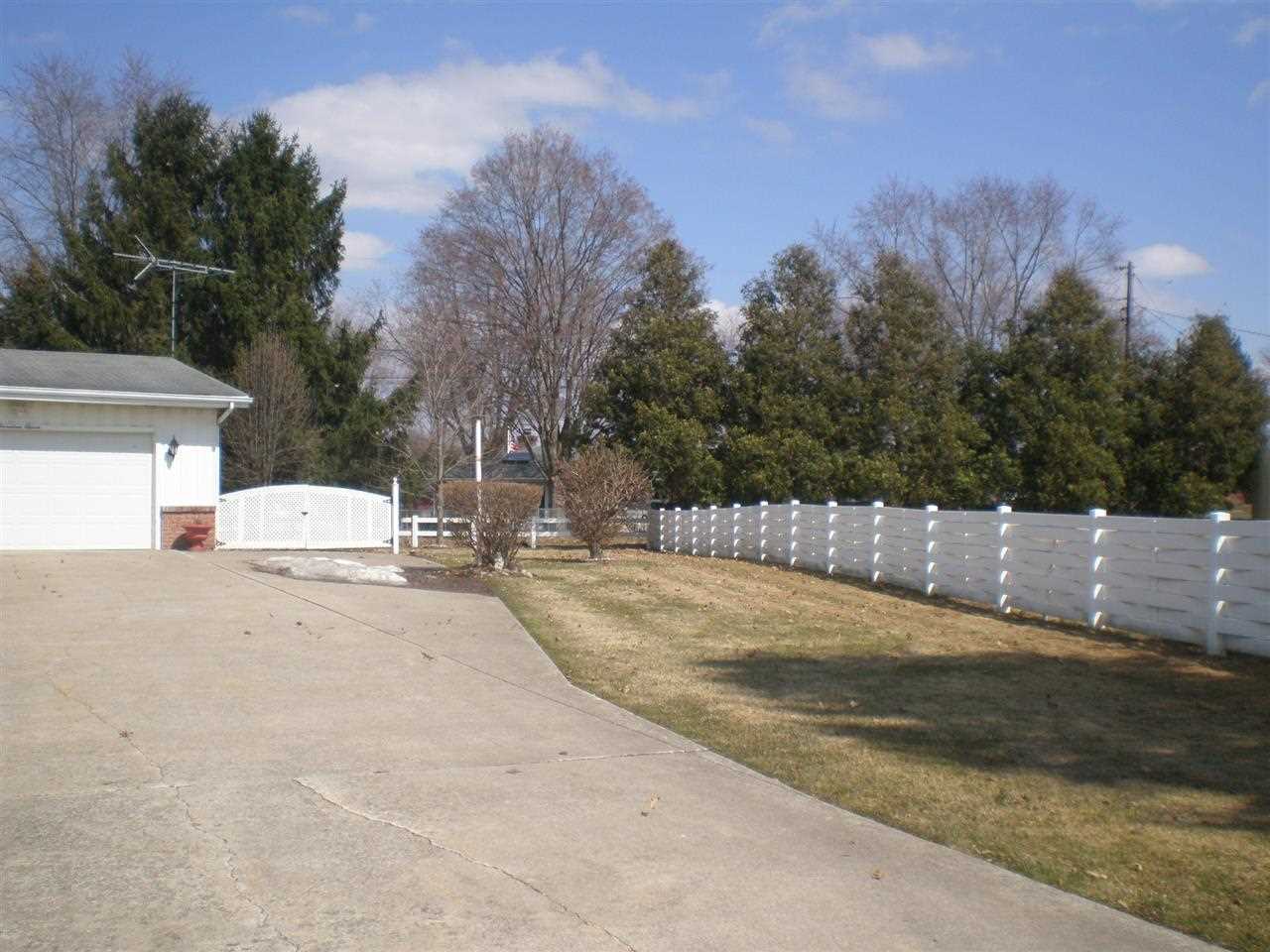 1711 Mayfield Dr, Goshen, IN 46526 photo 2