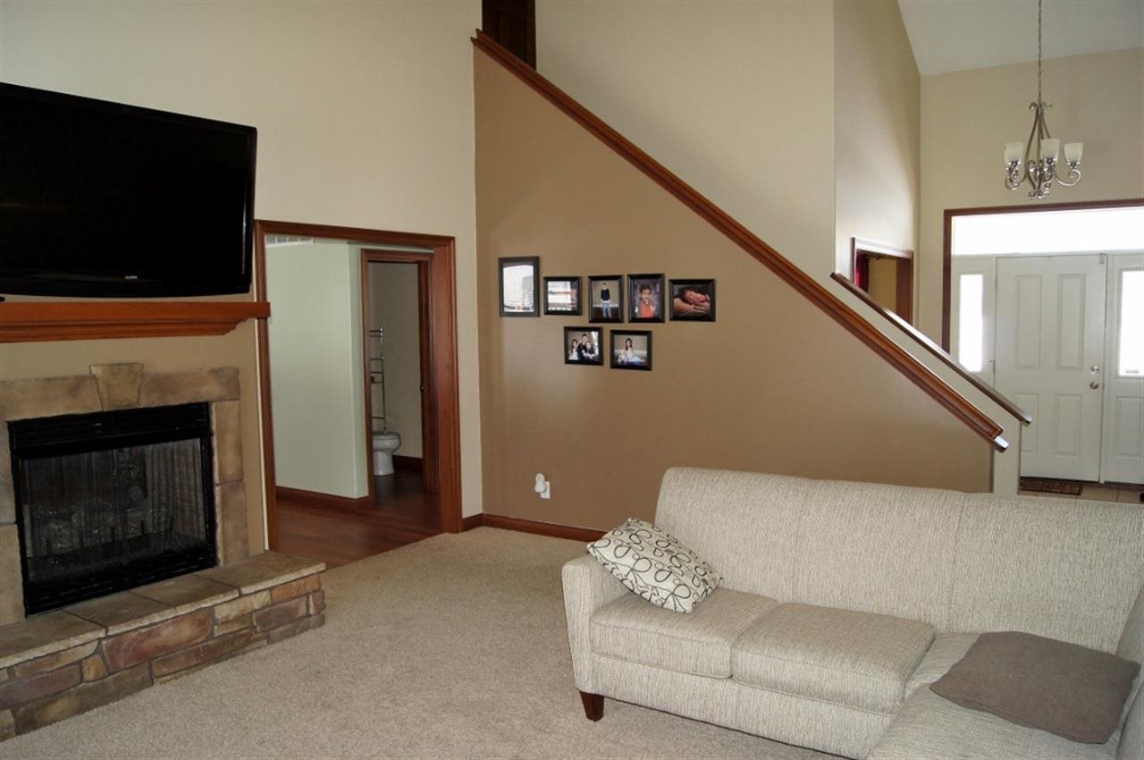 1937 Pheasant Ridge Dr, Warsaw, IN 46580 photo 3
