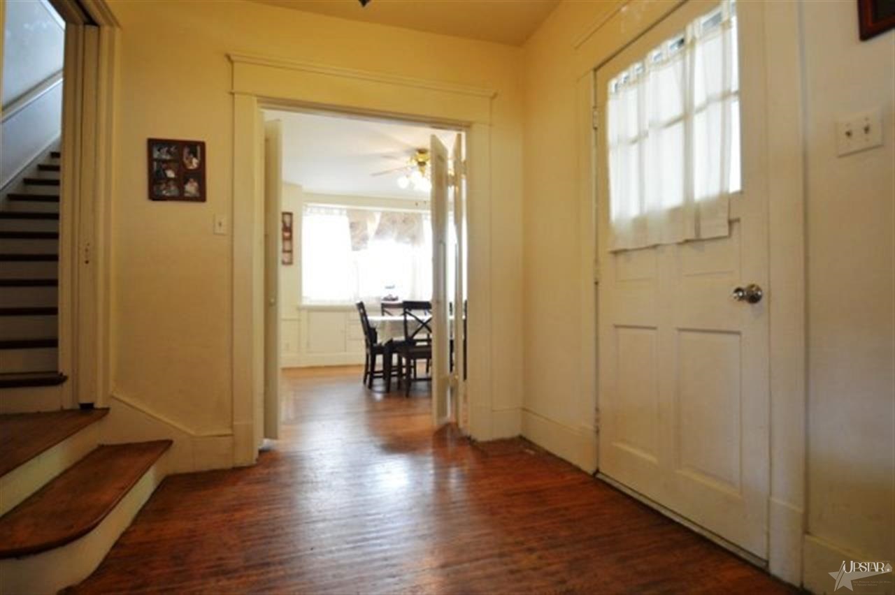 709 Kinnaird Ave, Fort Wayne, IN 46807 photo 3