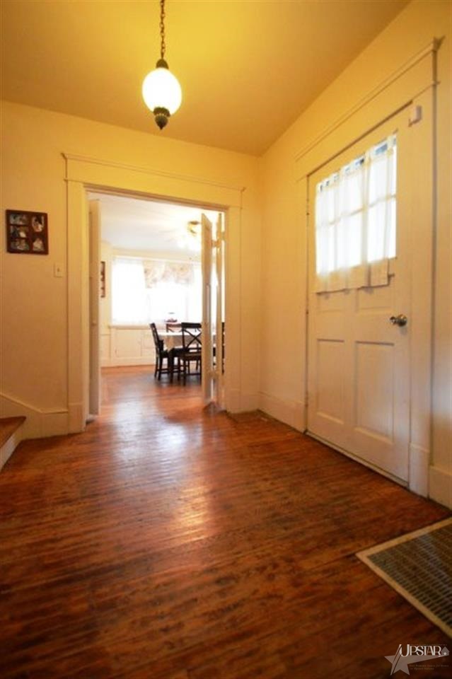 709 Kinnaird Ave, Fort Wayne, IN 46807 photo 2