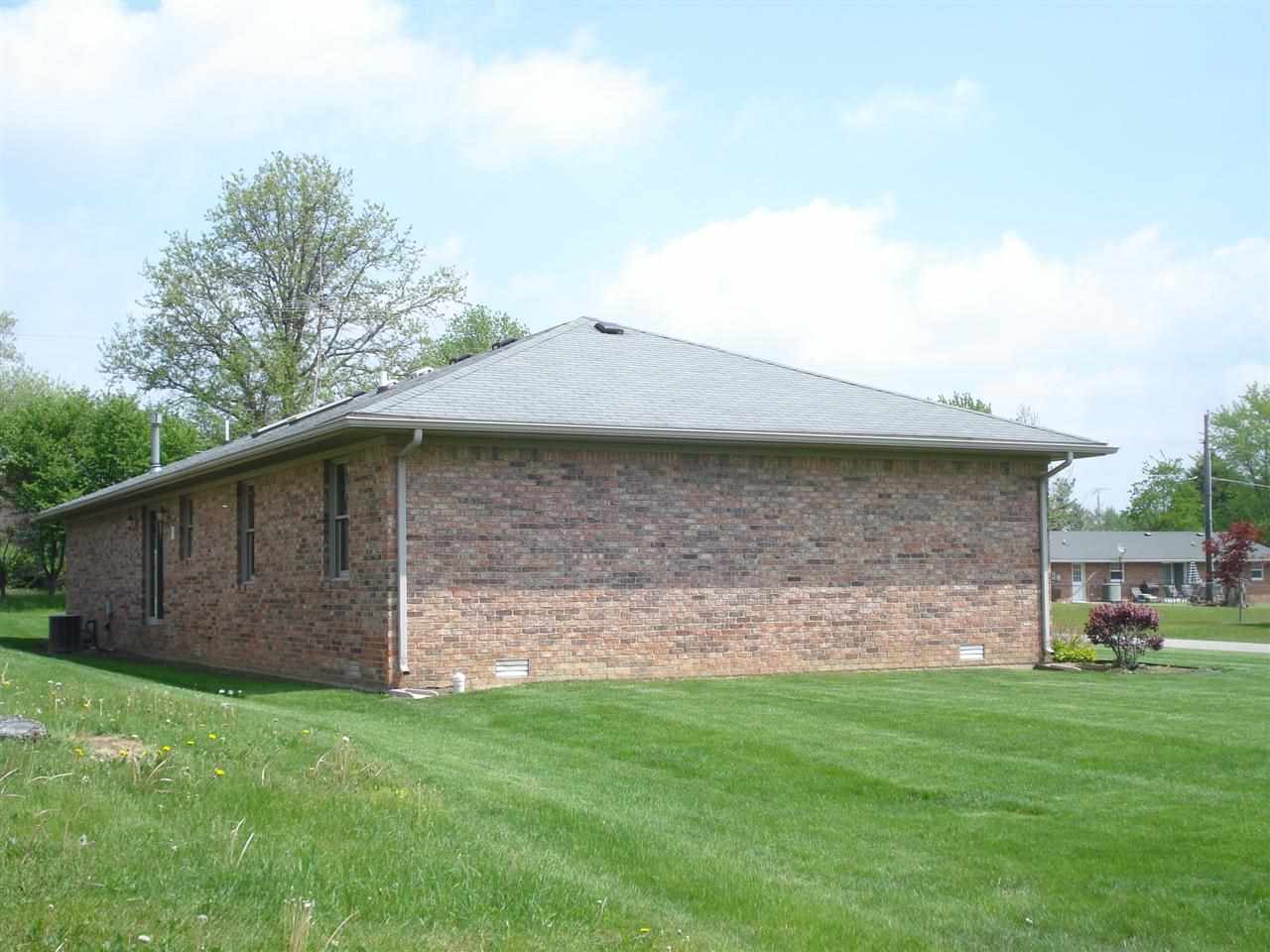 608 W Fox Rd, Fairmount, IN 46928 photo 2