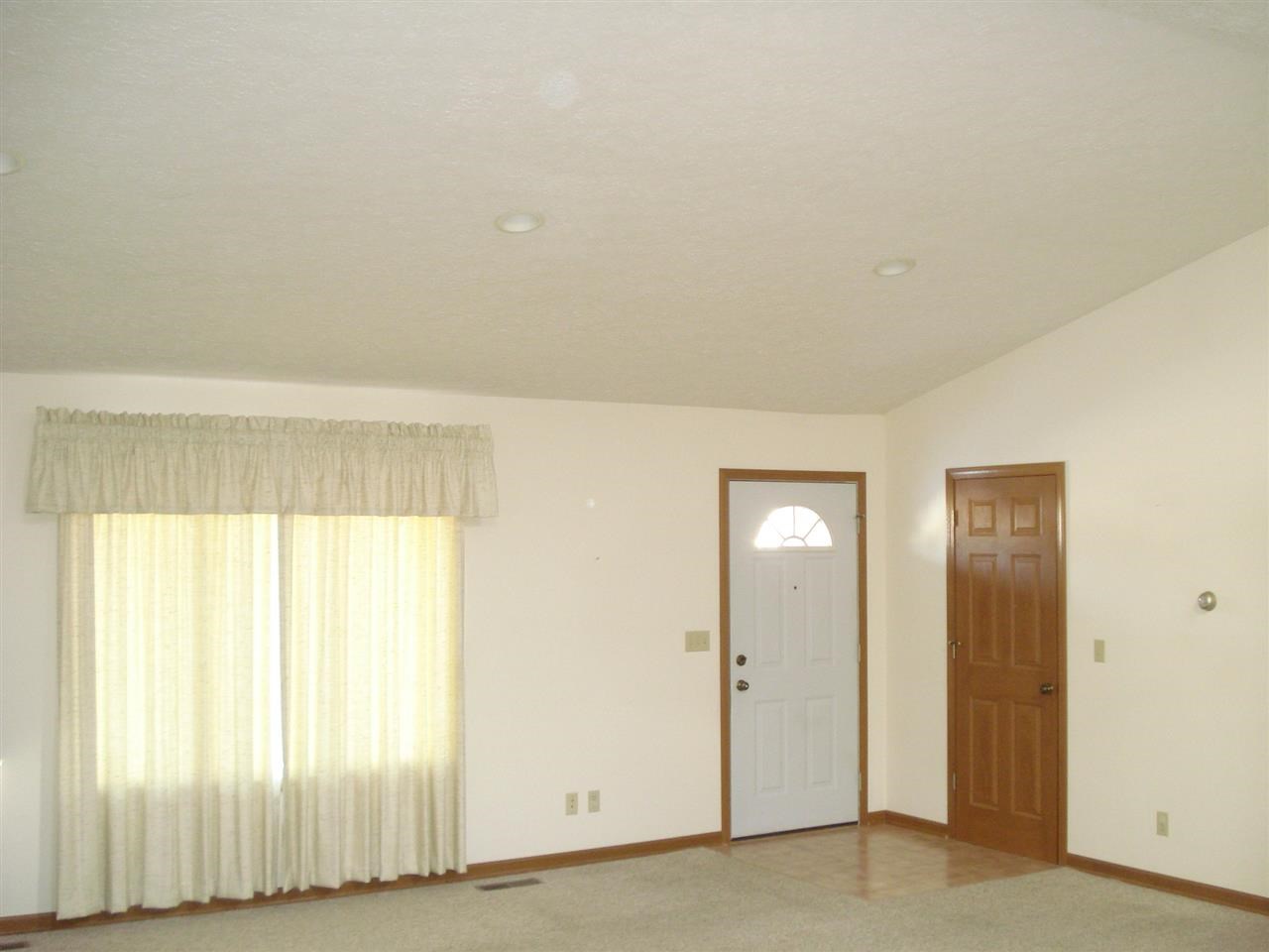 608 W Fox Rd, Fairmount, IN 46928 photo 3