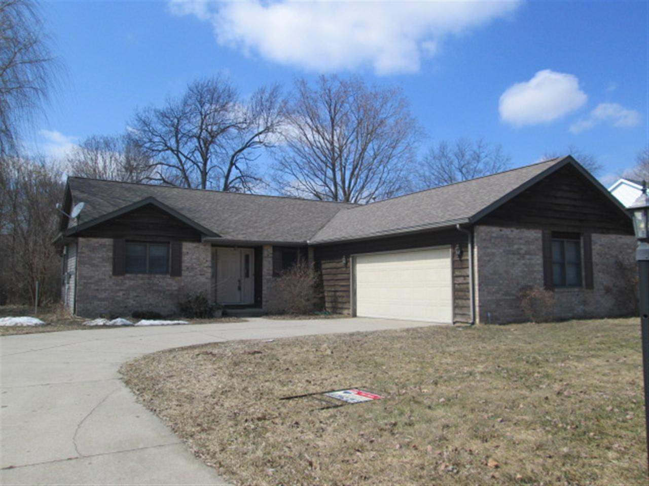 601 Danbury Dr, Goshen, IN 46526 photo 2