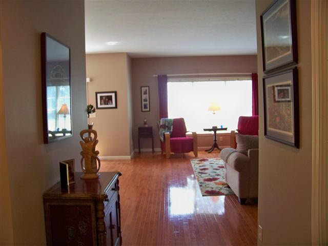 1814 Woodgate Dr, Goshen, IN 46526 photo 2