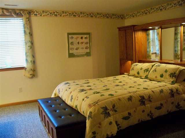 1814 Woodgate Dr, Goshen, IN 46526 photo 24