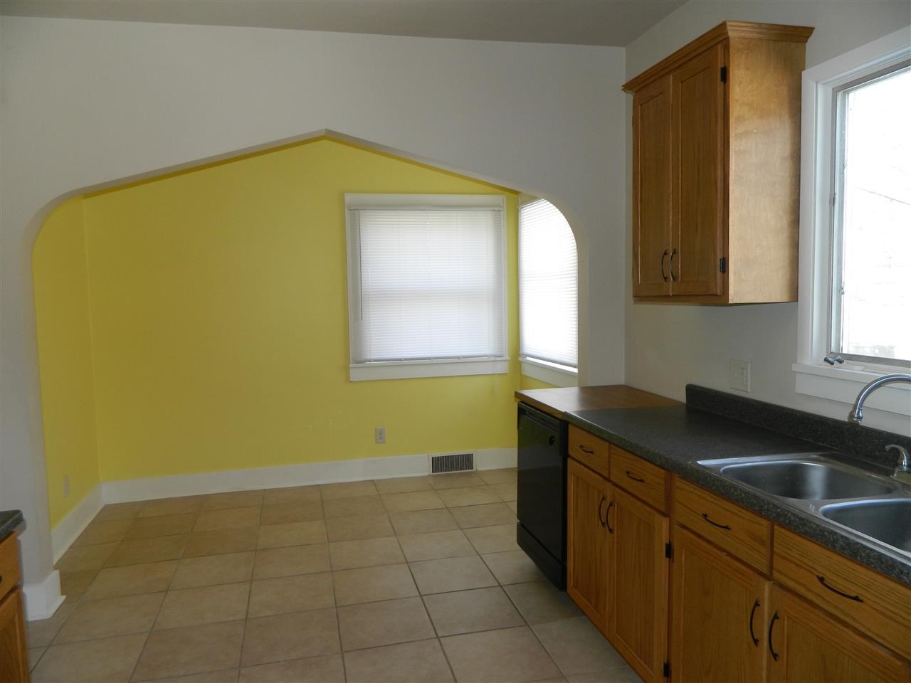741 E Fort Wayne St, Warsaw, IN 46580 photo 7
