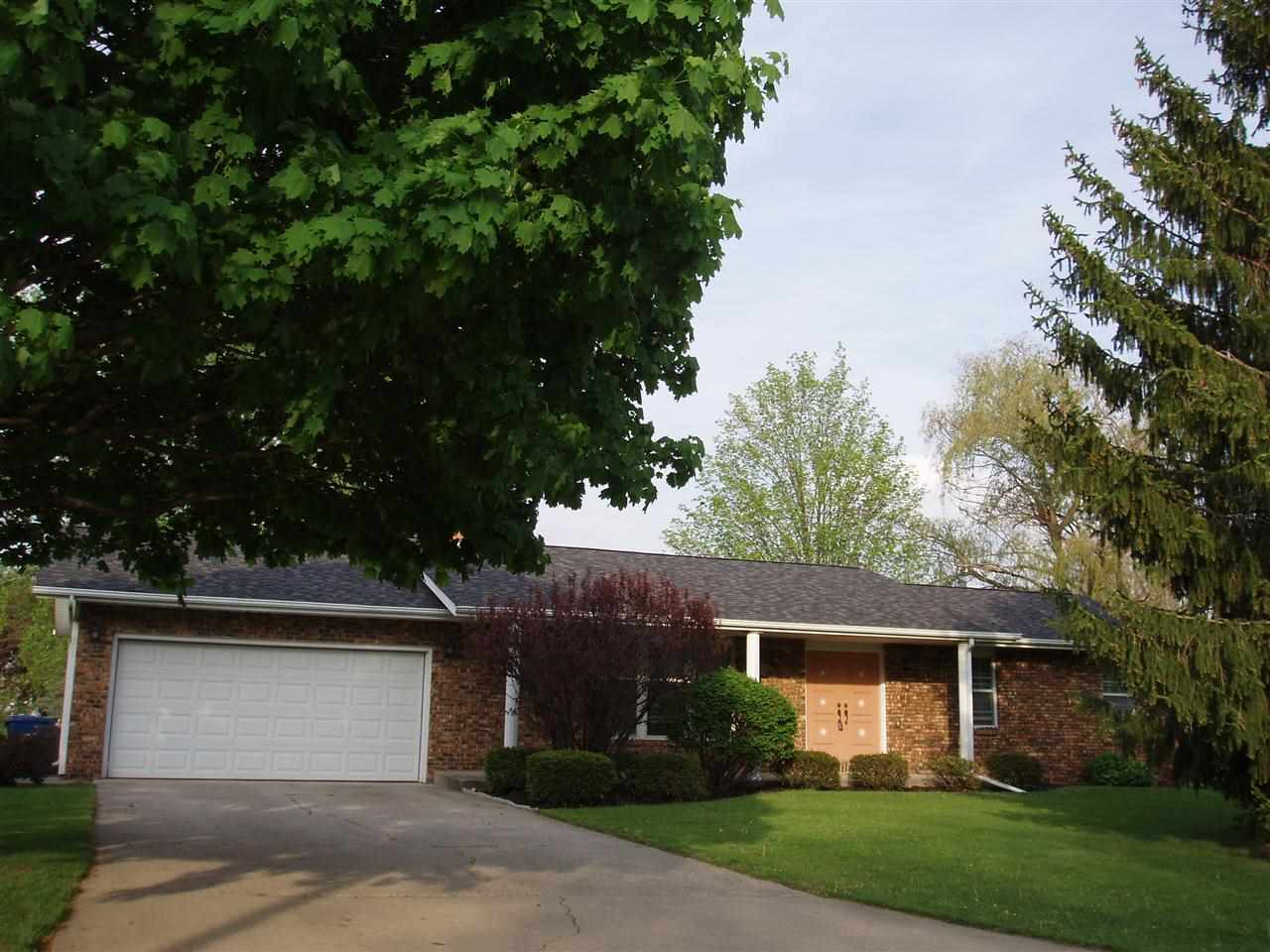 204 Dawn Estates Dr, Middlebury, IN 46540 photo 1
