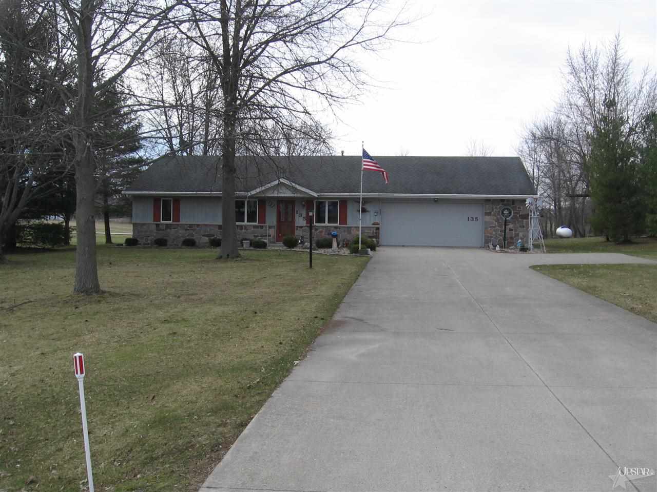 135 W Center Dr, Columbia City, IN 46725 photo 1