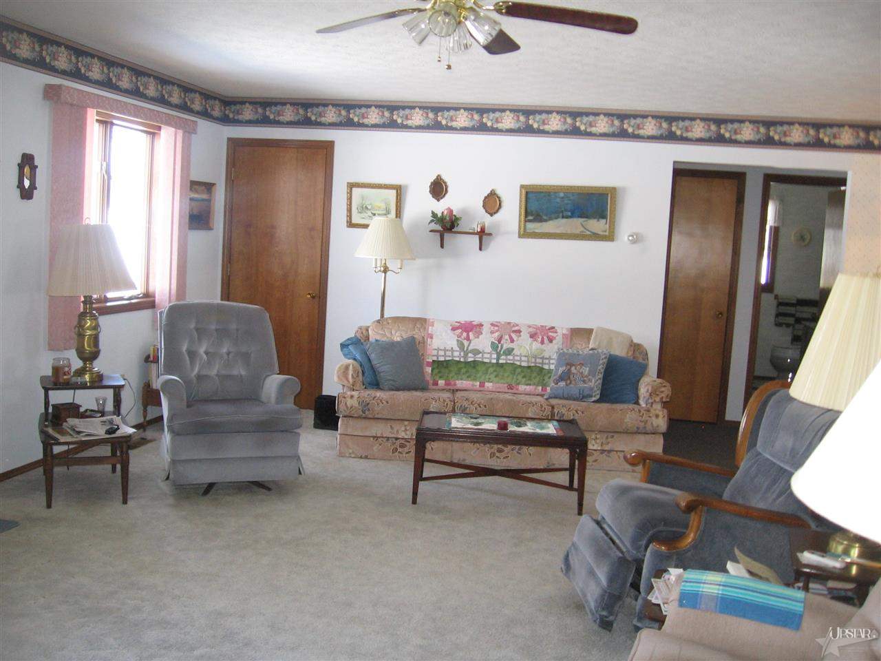 135 W Center Dr, Columbia City, IN 46725 photo 3