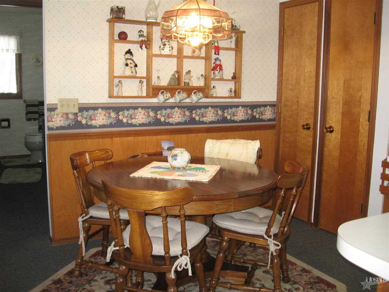 135 W Center Dr, Columbia City, IN 46725 photo 4