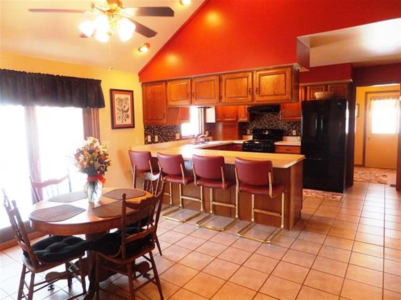 672 W 675 N, Leesburg, IN 46538 photo 2